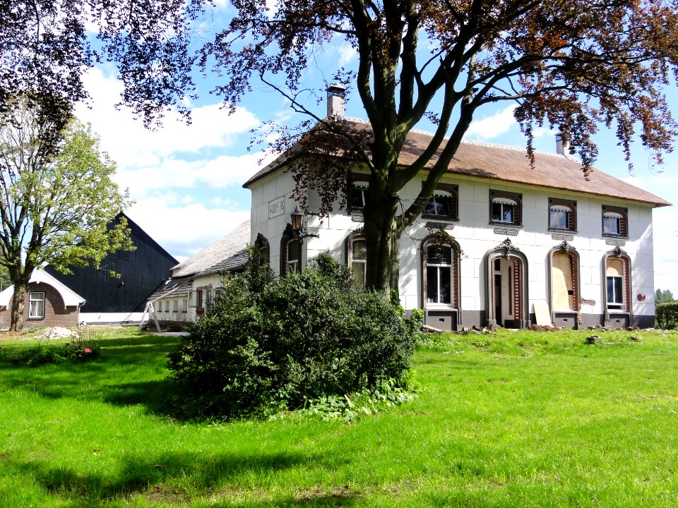 Boven-Leeuwen Rijksmonument 523087 Vredenburg woonhuis Waalbandijk 57
