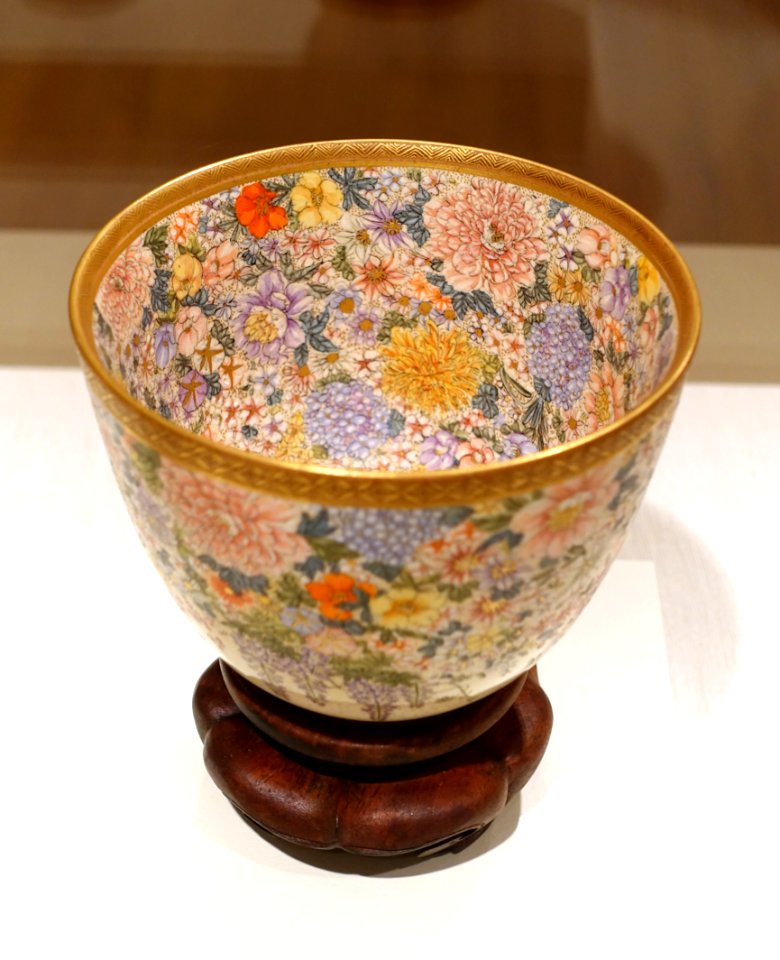 Bowl in Thousand Flower pattern, Japan, Kinkozan studio, late 1800s, ceramic - Peabody Essex Museum - DSC07422
