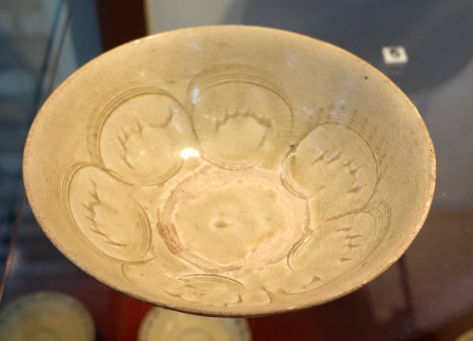 Bowl from Vietnam, 13th-14th century AD, stoneware - Museum of Vietnamese History - Ho Chi Minh City - DSC05893