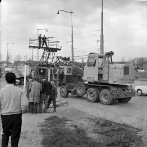 Bovenleiding van de tram op Hofplein te Rotterdam gebroken, Bestanddeelnr 916-3329