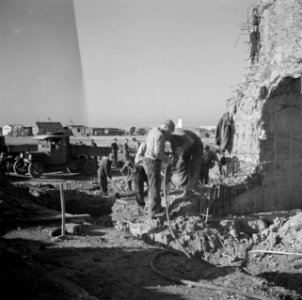 Bouwwerkzaamheden Schiphol Bunker wordt gesloopt, Bestanddeelnr 255-9567