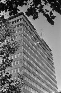 Bouw Nederlandse Bank, Frederiksplein, ruiten inzetten aa n buitenzijde, Bestanddeelnr 919-1885