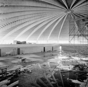 Bouw sporthal in voormalige gashouder aan Linnaeuskade te Amsterdam, interieur, Bestanddeelnr 926-7063