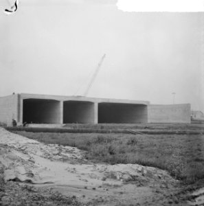 Bouw nieuw verkeersareaal op Schiphol, de ingang van de tunnel, Bestanddeelnr 917-1964