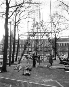 Bouw ornament in Den Haag voor staatsiebezoek, Bestanddeelnr 909-3939