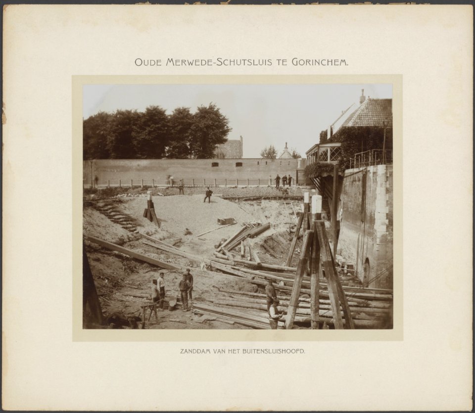 Bouw van de Oude-Merwede schutsluis te Gorinchem beeld van de zanddam van het b, Bestanddeelnr 667