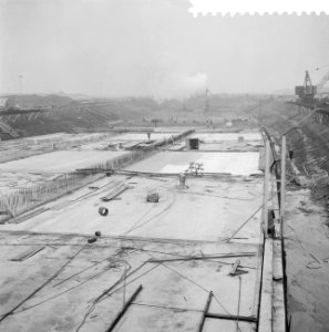 Bouw nieuw verkeersareaal op Schiphol, exterieur Luchthavengebouw, Bestanddeelnr 917-1968