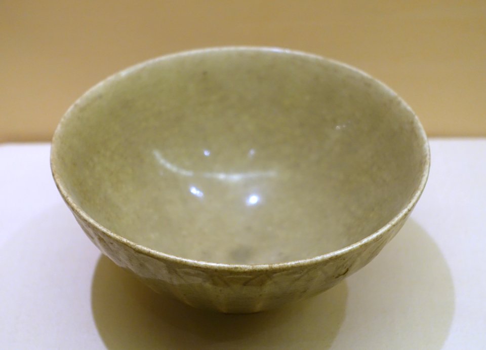 Bowl for domestic use, Ly-Tran dynasty, 11th-14th century AD, glazed ceramic - National Museum of Vietnamese History - Hanoi, Vietnam - DSC05518