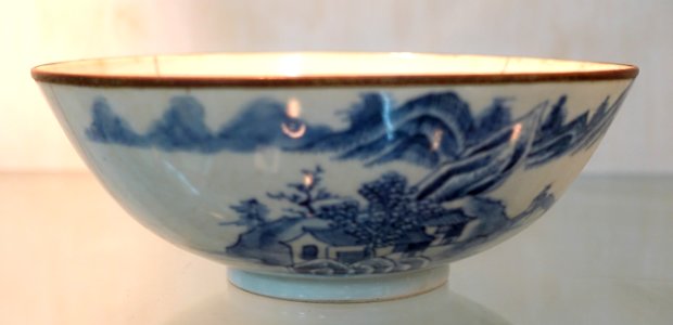 Bowl from China, 18th century AD, ceramics - Museum of Vietnamese History - Ho Chi Minh City - DSC05808