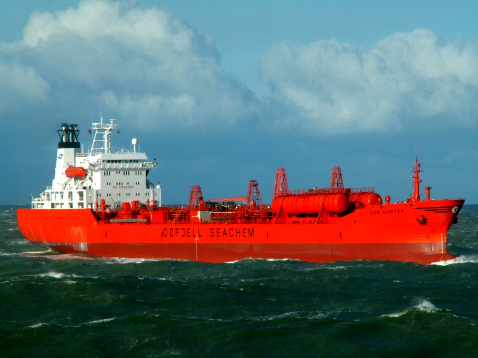 Bow Hunter - IMO 7926318 approaching Port of Rotterdam, Holland 17-Dec-2005