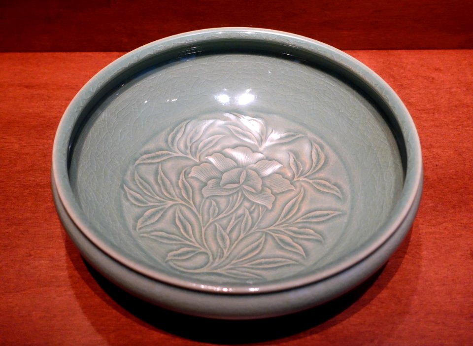 Bowl by Kwang-yeol Yoo, Korea, late 20th century, stoneware, celadon - National Museum of Natural History, United States - DSC00543