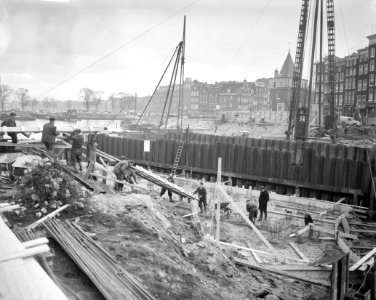 Bouw nieuwe brug tussen stationsplein en Prins Hendrikka te Amsterdam, Bestanddeelnr 913-5277
