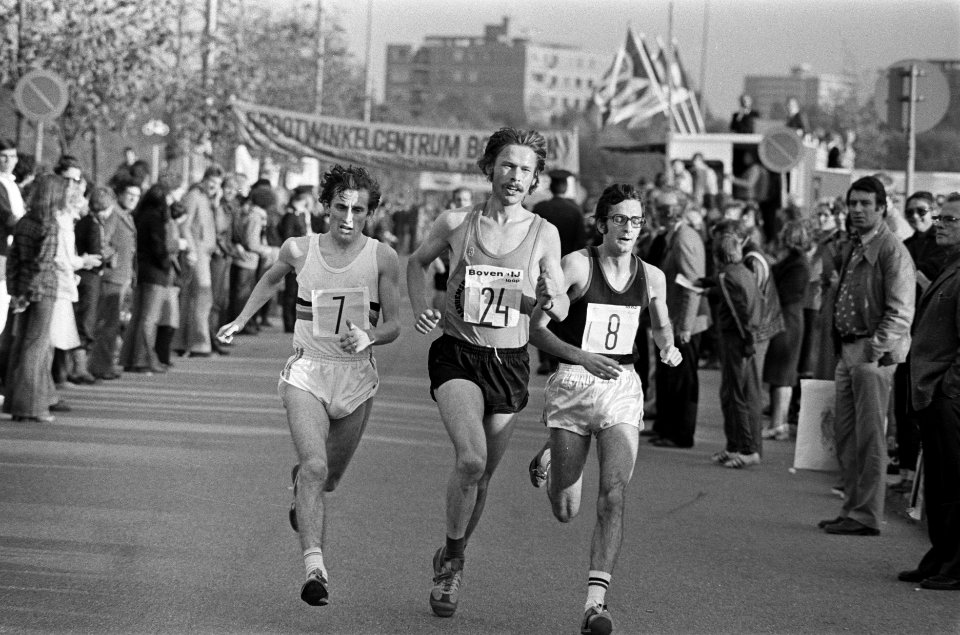 Boven t IJ loop in Amsterdam Karel Lismont (l) en Gerard Terbroke tijdens race, Bestanddeelnr 928-8339