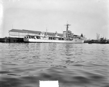 Brits oorlogsschip in Amsterdamse haven St. Kitts, Bestanddeelnr 905-1971