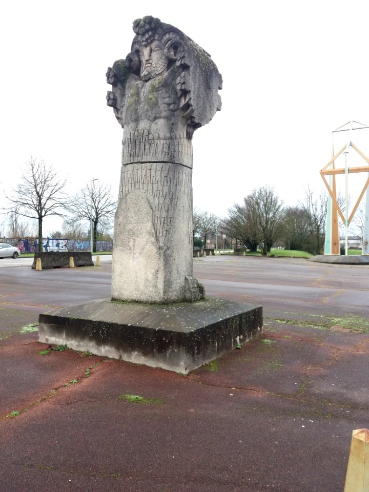 Bron - Square Normandie-Niémen - Statue de Pan