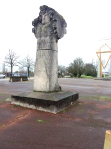 Bron - Square Normandie-Niémen - Statue de Pan