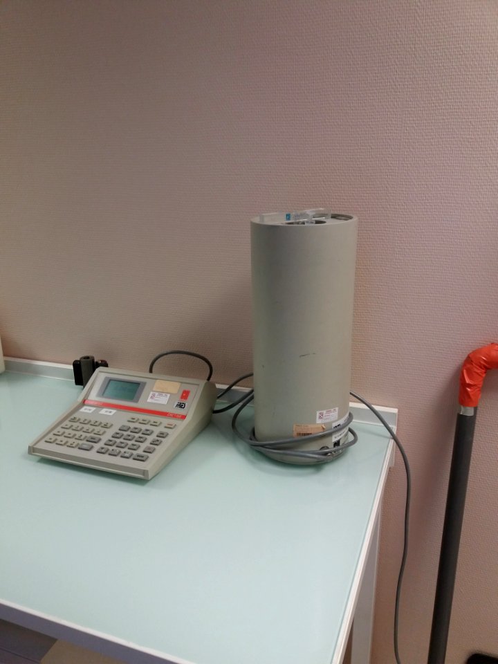 Bron - CERMEP - Salle du scanner TEP-CT de 2010, calibrateur de dosage