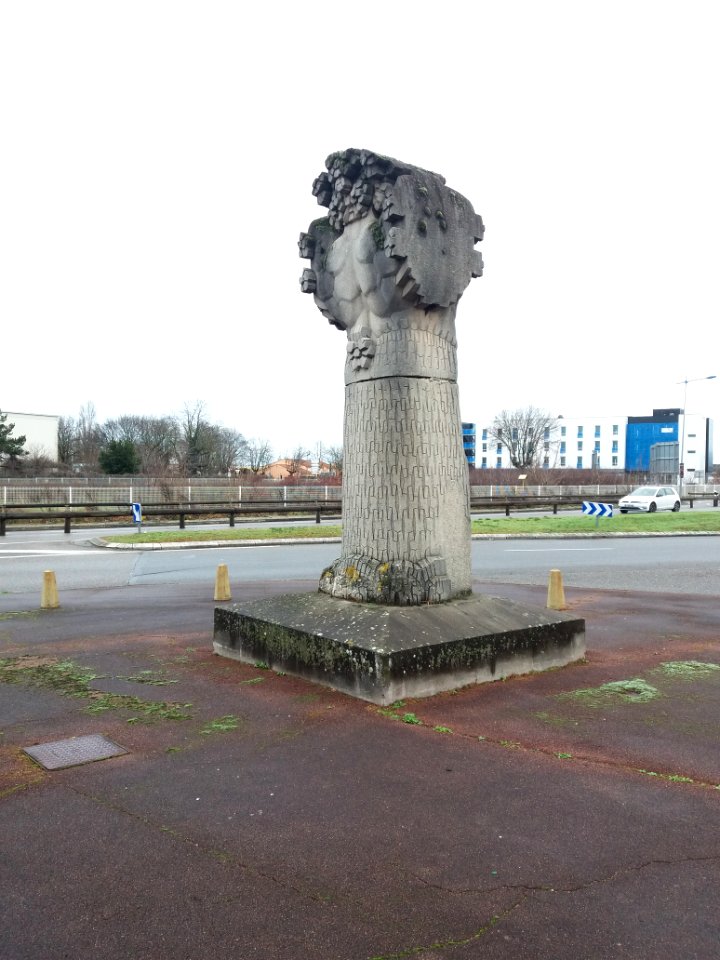 Bron - Square Normandie-Niémen - Statue de Pan - Dos
