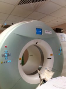Bron - CERMEP - Salle du scanner TEP-CT de 2010, scanner de côté