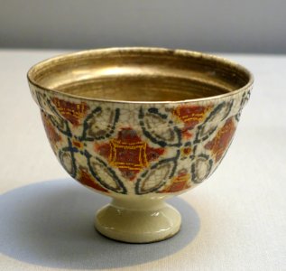 Bowl for washing sake cups, with interlocking circles design, by Eiraku Wazen, Edo to Meiji period, 1800s AD, ceramic, overglaze enamel - Tokyo National Museum - Ueno Park, Tokyo, Japan - DSC08873