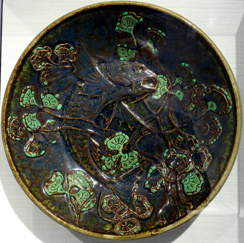 Bowl by Bert Nienhuis, Plateelbakkerij De Distel, Amsterdam, 1904, ceramic - Hessisches Landesmuseum Darmstadt - Darmstadt, Germany - DSC00772