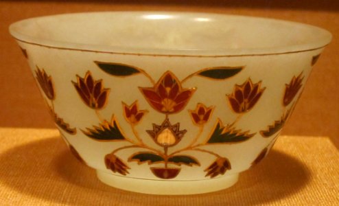 Bowl from India, Mughal period, 18th century, white jade, red and green enamels, gold and diamonds, HAA