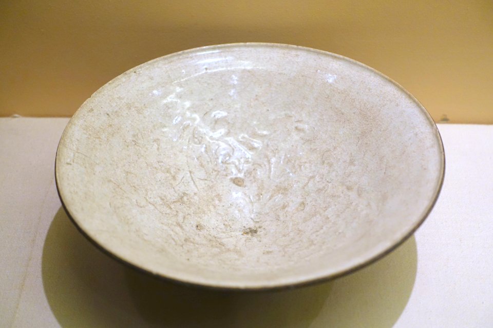 Bowl for domestic use, Ly-Tran dynasty, 11th-14th centuries AD, glazed ceramic - National Museum of Vietnamese History - Hanoi, Vietnam - DSC05516