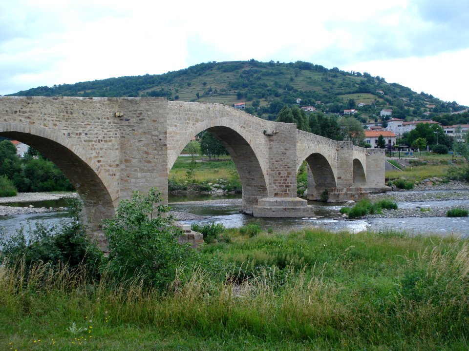 Brives-Charensac, la Loire avec son vieux pont