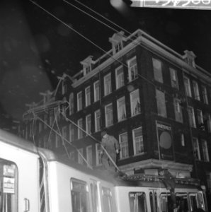 Botsing hoek Wibautstraat-Ruysstraat tussen lijn 3 en bus NZH De tram waarop de, Bestanddeelnr 915-7566