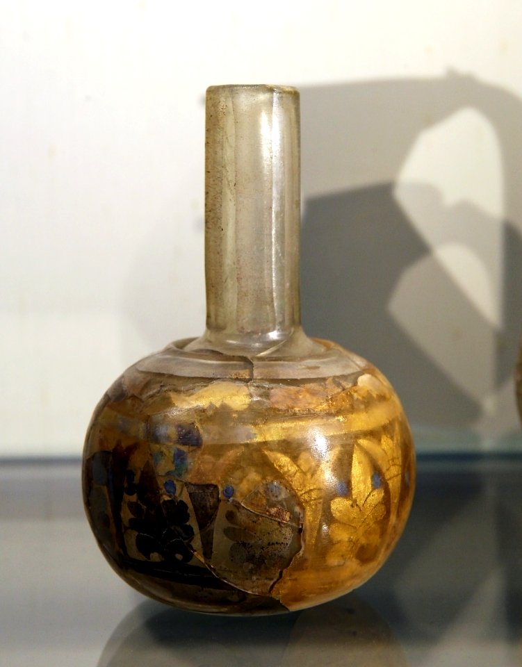 British Museum The Islamic world Bottle Gold on glass Syria 21022019 7592