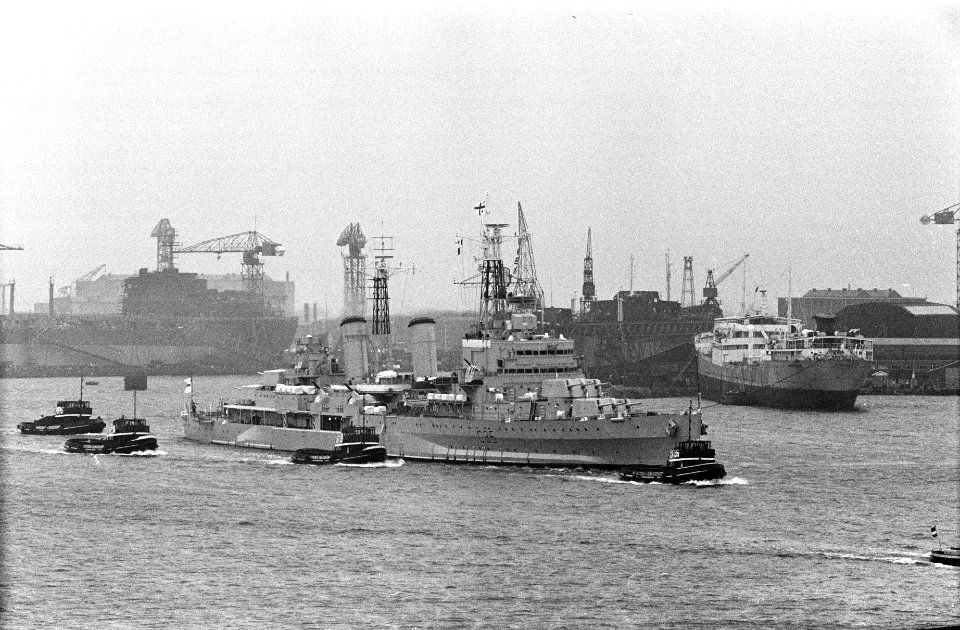 Brits vlootbezoek, de kruiser Hr Ms Belfast op het IJ, Bestanddeelnr 914-4732