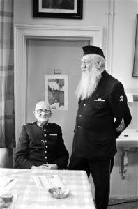 Bronbeek, tehuis voor 143 oud-KNIL-miliairen te Arnhem portier adjudant Rieborg, Bestanddeelnr 930-0739