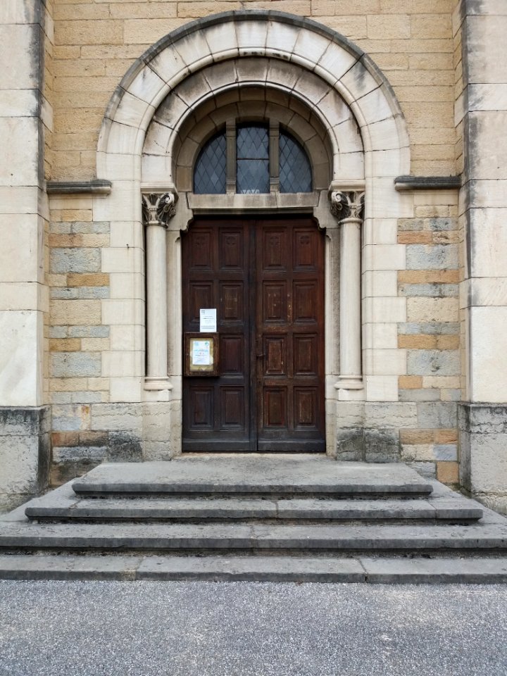 Bron - Le Vinatier - Chapelle, porte