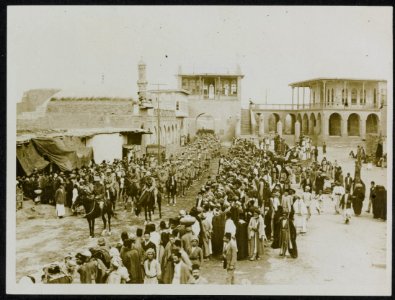 British troops entering Baghdad., Bestanddeelnr 158-1564