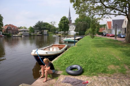 Broek in Waterland chillen bij het water 001