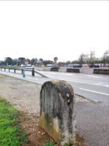 Bron - Avenue Général de Gaulle - Borne grande route 7 de Paris à Milan - Face arrière