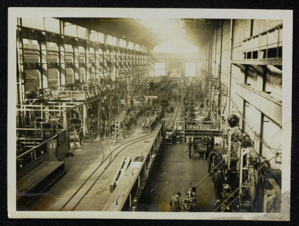British Railway work in France. A view of one of the shops, Bestanddeelnr 158-1171
