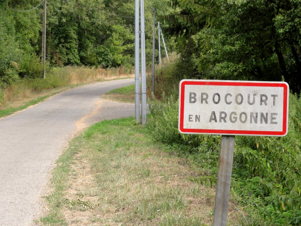 Brocourt-en-Argonne (Meuse) city limit sign (01)