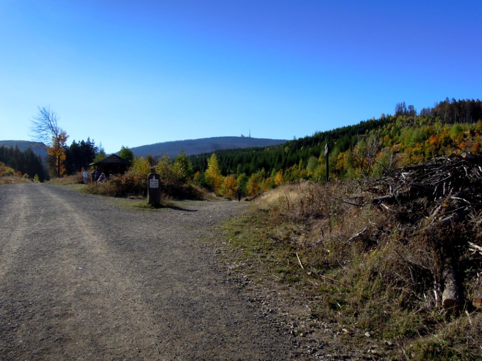 Brocken von der Bremer Hütte im Ilsetal aus gesehen Mitte Oktober 2018