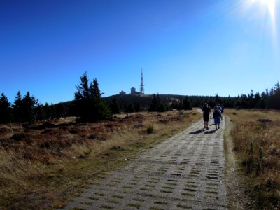 Brocken vom Hirtenstieg etwas oberhalb des Kleinen Brockens aus gesehen Mitte Oktober 2018