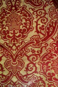 Brocatelle fragment with pomegranate in ogival lattice, view 2, Italy, Renaissance, late 16th century, silk and linen brocatelle - Royal Ontario Museum - DSC04395