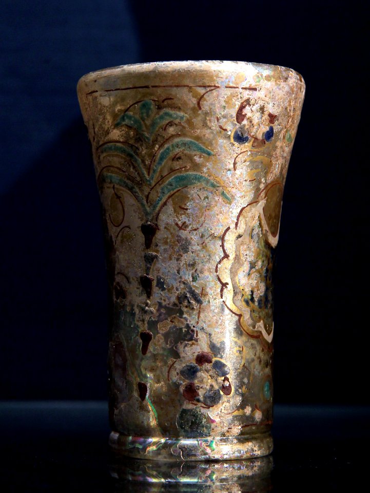 British Museum The Islamic world Goblet Enamelled and gilded glass Syria or Egypt 1250-1300 21022019 7584