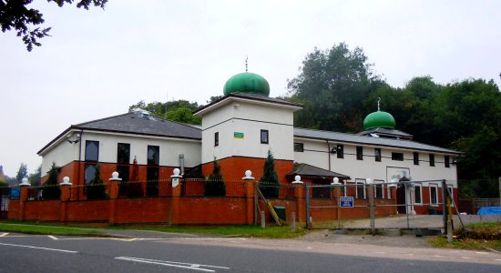 Broadfield Islamic Centre and Mosque, Broadwood Rise, Broadfield (September 2014) (3)