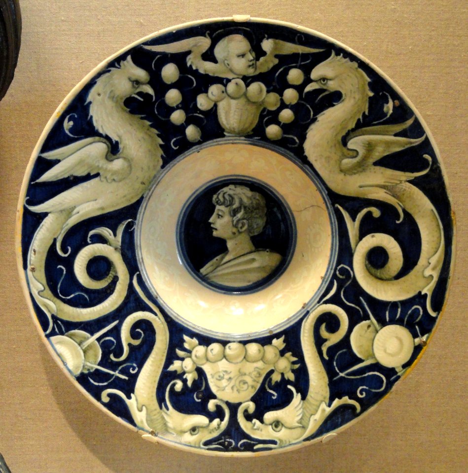 Broad-rimmed bowl with head of a young man, Central Italian (probably Urbino district), c. 1520-1530, maiolica - National Gallery of Art, Washington - DSC09848