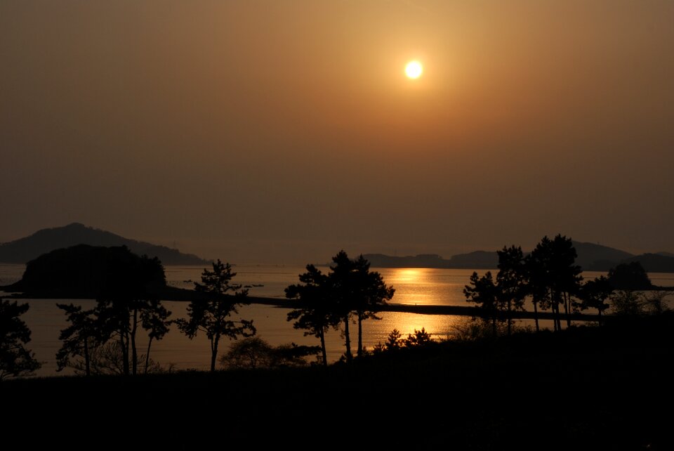 Silhouette twilight glow