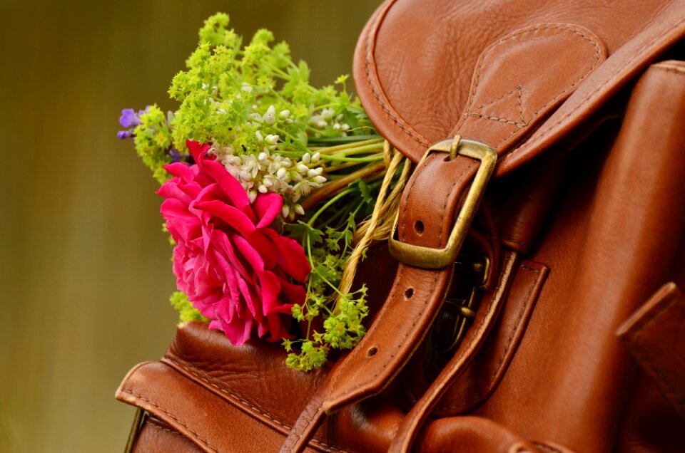 Buckle leather seam leather goods