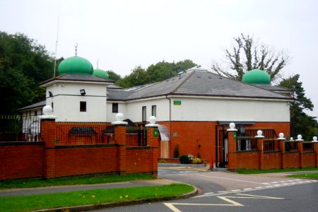 Broadfield Islamic Centre and Mosque, Broadwood Rise, Broadfield (September 2014) (1)