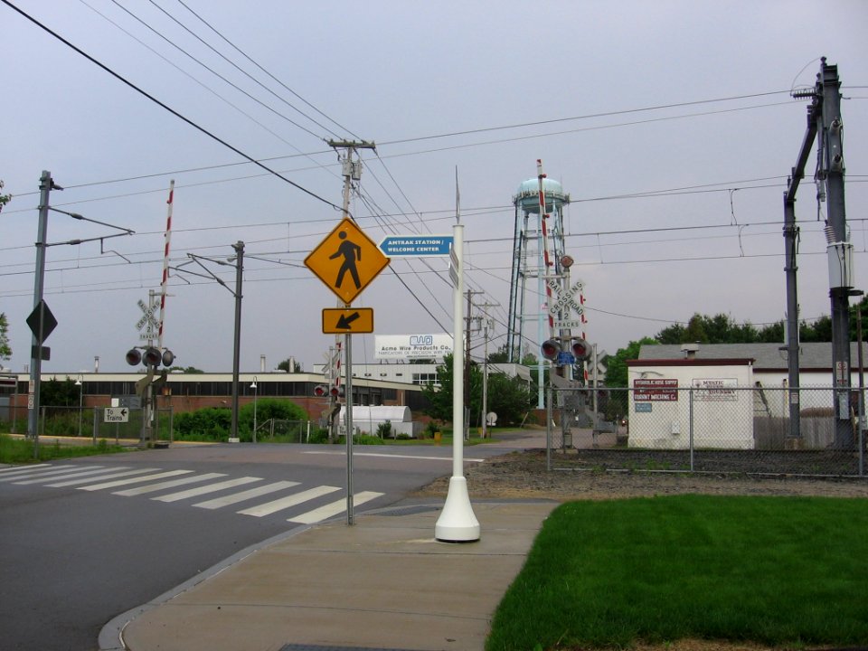 Broadway Avenue Extension level crossing, May 2012