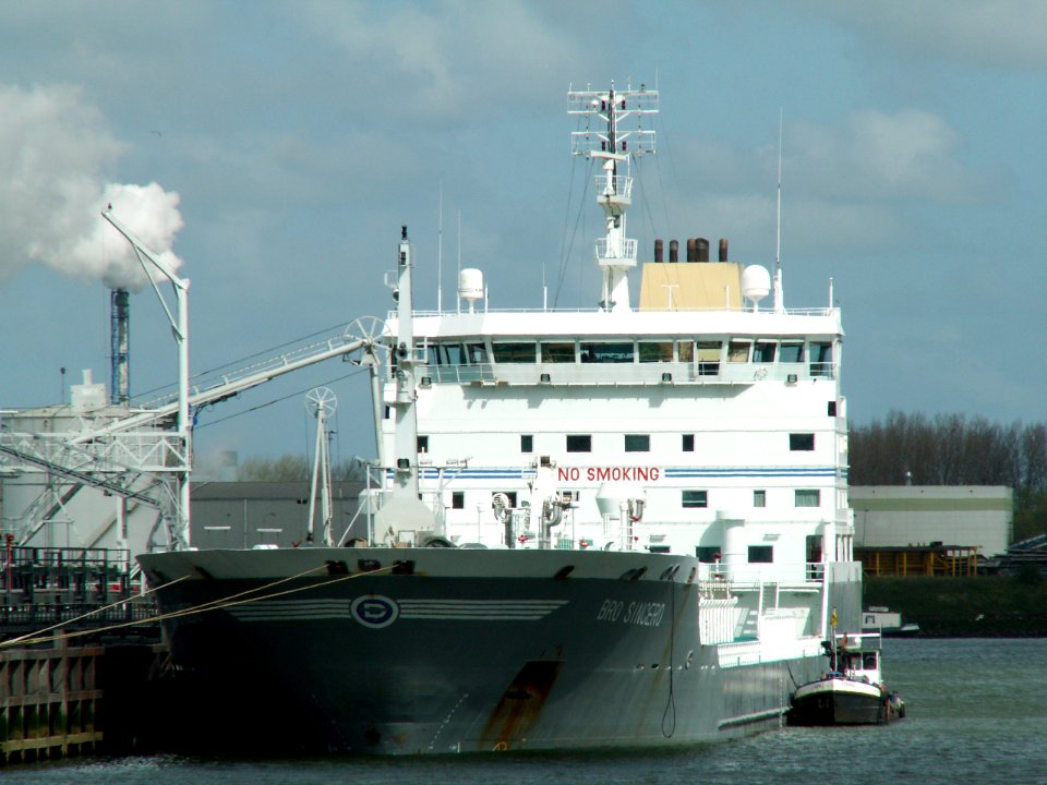 Bro Sincero IMO 9254422 docked at the Botlek Harbour 29-Apr-2006