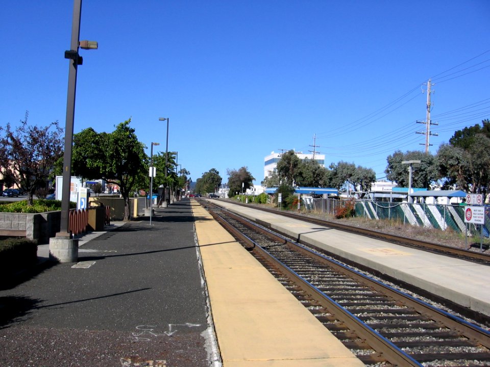 Broadway Station Burlingame 3144 03